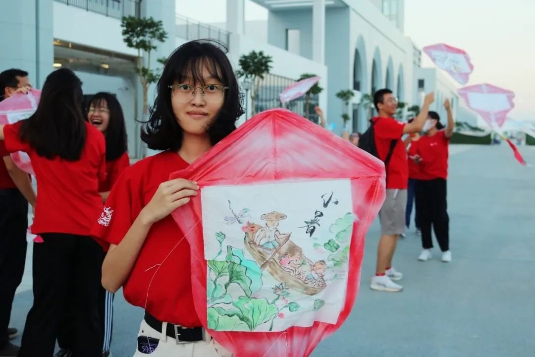 针绣湘韵 青春承艺——湖南工艺美术职业学院学子的湘绣传承之旅